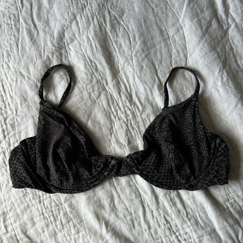 Black snake lining Manhattan top